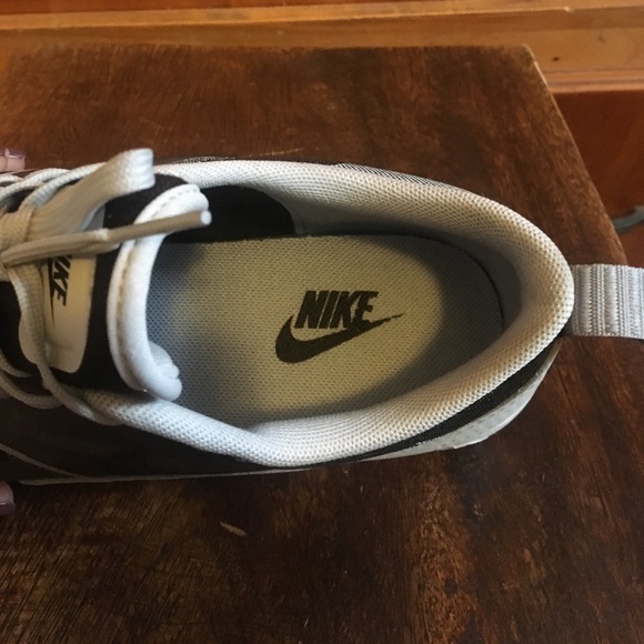 🫧Gently Loved🫧 Monochrome Nike Air Max Theta 🤍🖤 - Picture 3 of 3